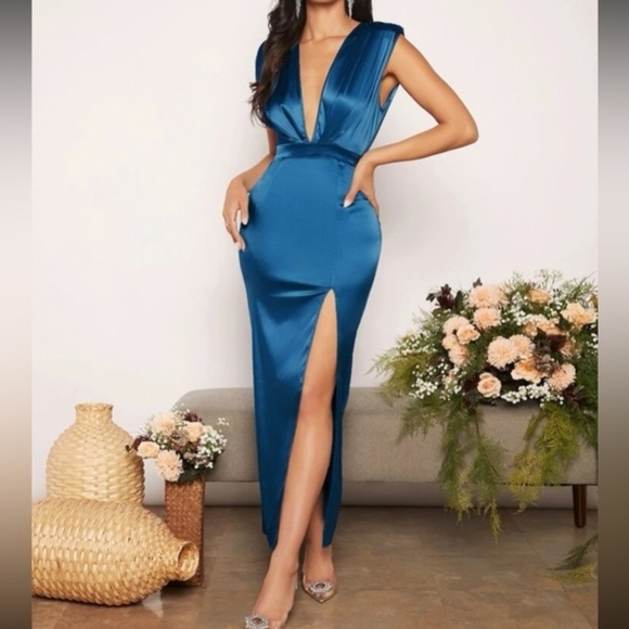 Luxe Elegant Blue Satin Evening Gown - Picture 4 of 7